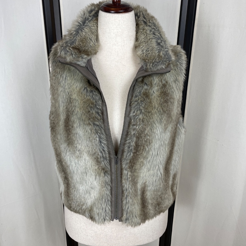 Elle Faux Fur Vest Zip Gray Tan Brown Size M Vegan Realistic Cool Girl